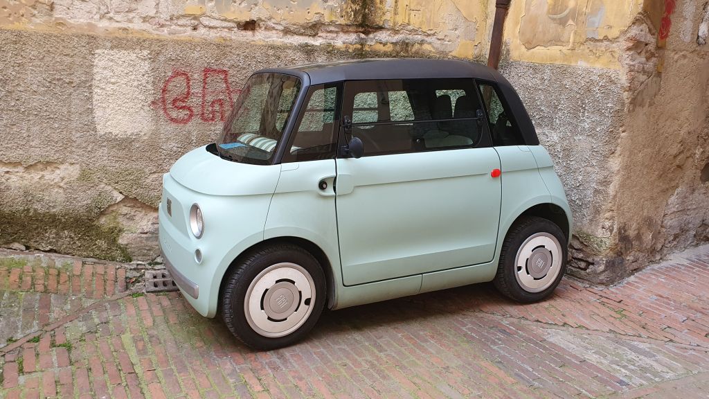 Fiat Topolino stationnée